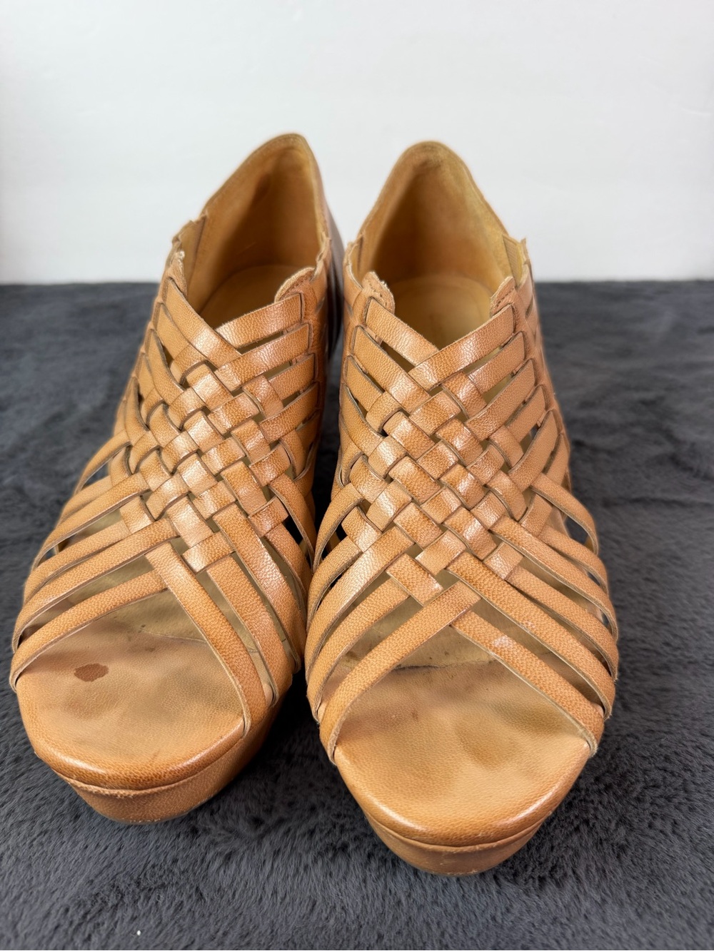 Chocolat Blu Women’s 7.5 Tan Leather Woven Cork Platform Wedge Sandals - Picture 6 of 12